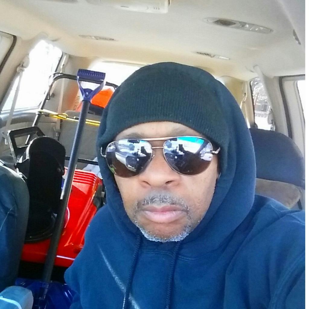 KerryPresunite's tweet photo. job assignment snow detail... I need more shoveling like a hole in the head http://t.co/nOPp56sC9U