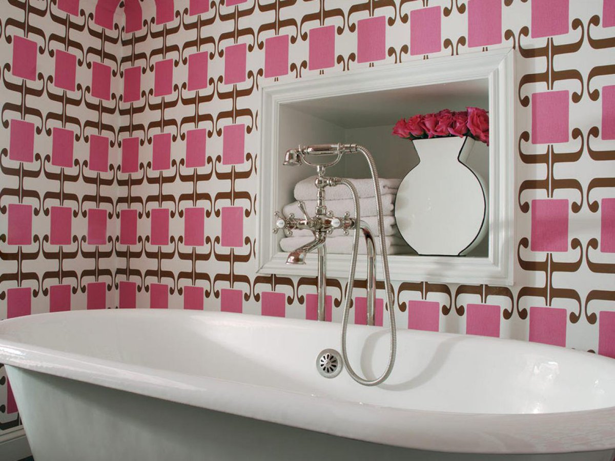 Weigh in: Go bold in the bathroom or keep things neutral? More bright bathrooms to inspire --> hg.tv/2f8a9