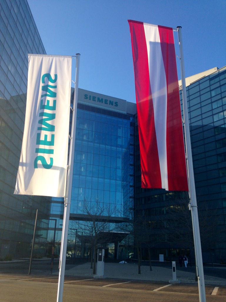 MMenchikova's tweet photo. @Cerner Vienna #WelcomeToCerner with @JulieCrabb and @RobNuckolls http://t.co/hguAEFCLlw