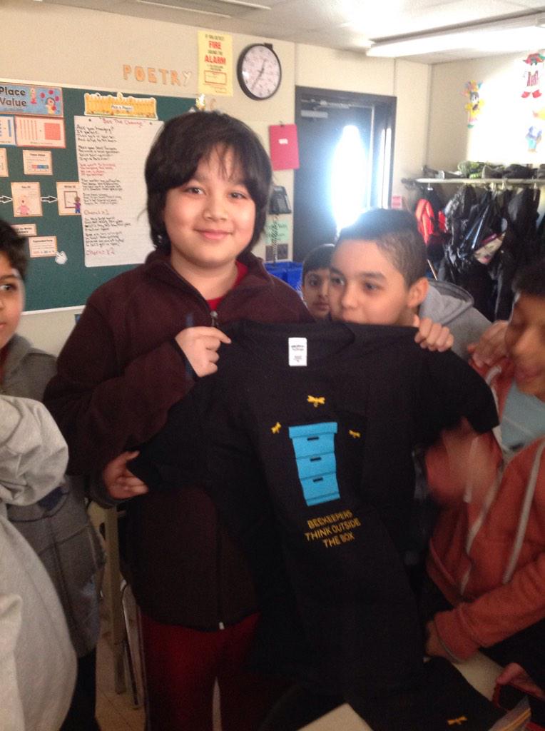 KirkbyClass's tweet image. Very excited student received package from @OntarioBee today! #isupportbeecause #pollinatorhealth #alwaysbeelearning