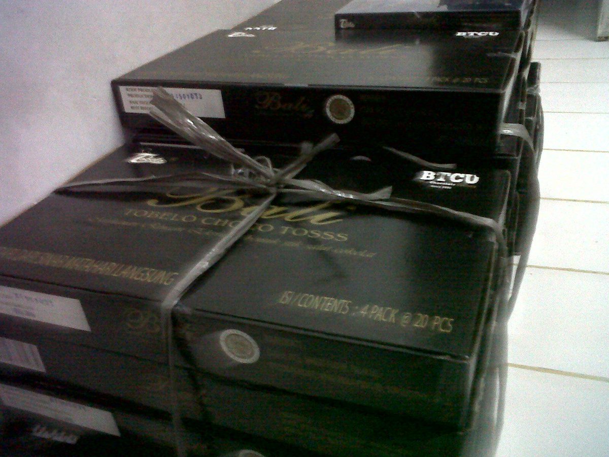 FriendFootwear's tweet photo. Tobelo Chocolate.... http://t.co/oLu5yAJr7Y