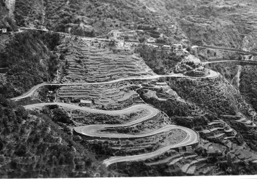 MukulAgarwal66's tweet photo. RT @IndiaHistorypic: 1950 :: Mussoorie to Dehradun Road http://t.co/NKDF5tKh8o
