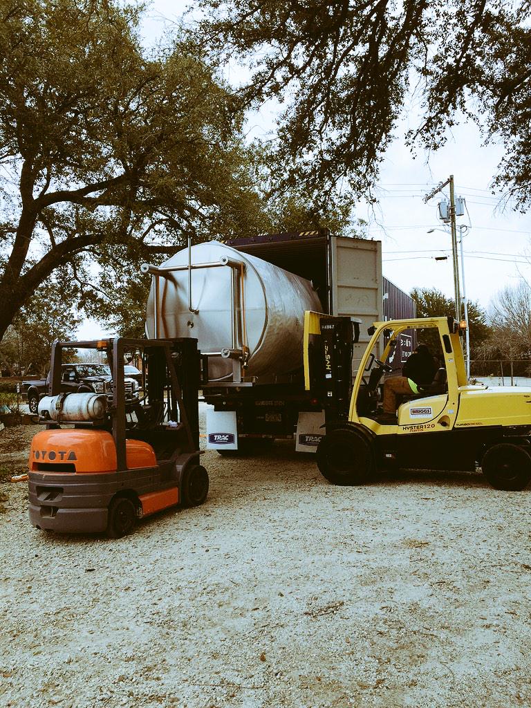 FairhopeBrewing's tweet photo. So does this tank keep the hot things hot? Or the cold things cold? @mobilebeerguy
#60BBL http://t.co/ehsHexWypq