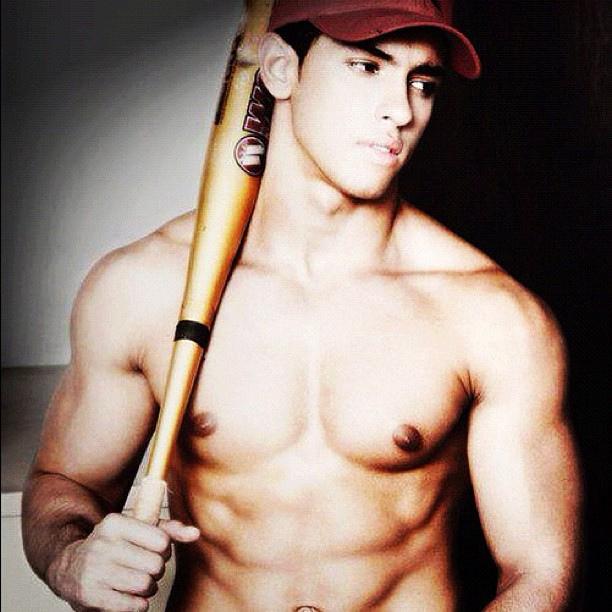 81TakTsukada18's tweet image. That's a FINE bat you have there ... #BatsAndBalls #TastyTuesday