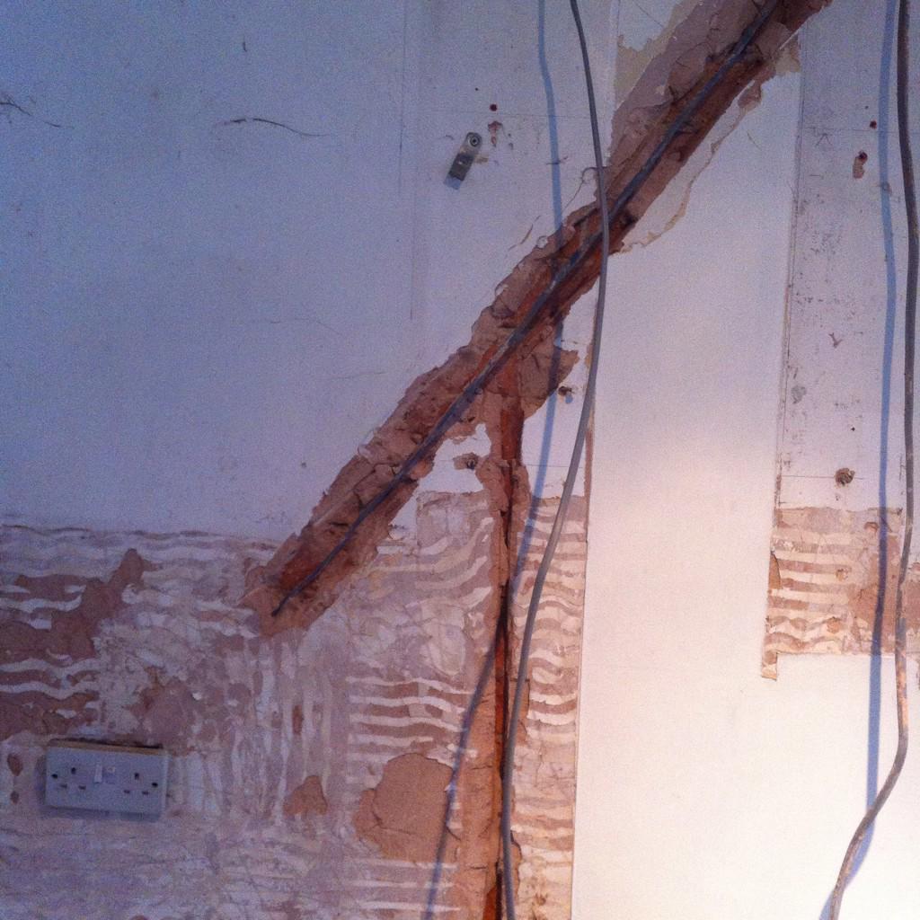 Whoever installed the cable to this socket didn't understand vertical or horizontal. <a href="/officialNICEIC/">NICEIC</a> <a href="/TrustMarkUK/">TrustMark</a>