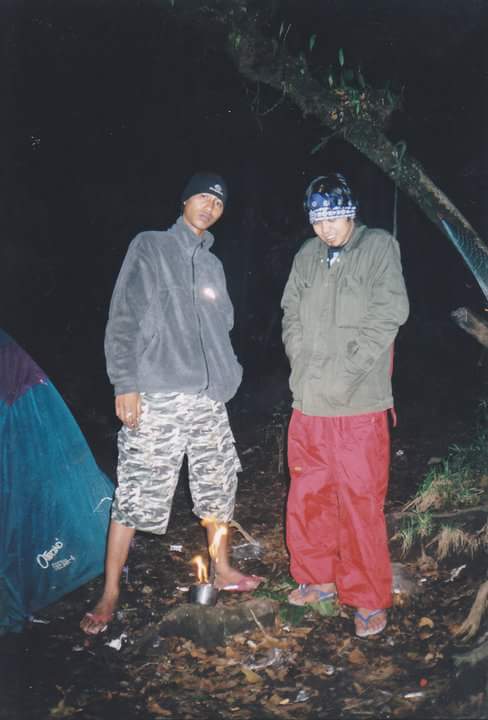 Andiblackpotan's tweet photo. Kenangan 1998 http://t.co/qpfx6BIaFf