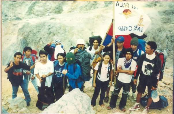 Andiblackpotan's tweet photo. Kenangan 1998 http://t.co/qpfx6BIaFf