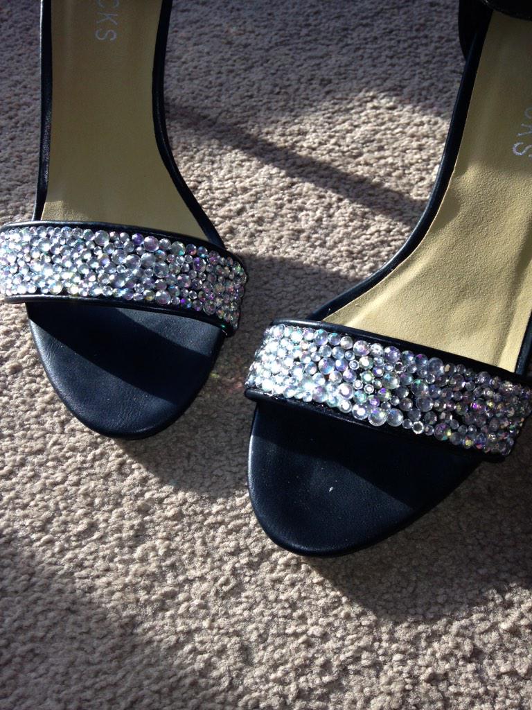 CrystalCouture6's tweet photo. Sparkly shoes ❤️❤️❤️ http://t.co/opQYihQHtL