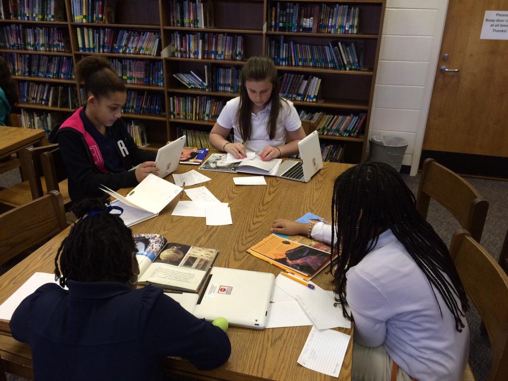 Aspinwall_TCE's tweet photo. 4th grade research in action @tce_media #ProjectAchievement #research #lotsoflearning #LCSSPROUD http://t.co/SfbNeAlnLI