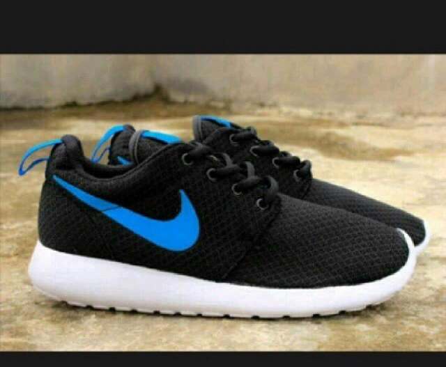 RizpunillaShop's tweet photo. Nike Roshe Run Black Blue
Size : 40-44 | IDR : 275rb http://t.co/YVHMeRLNVj