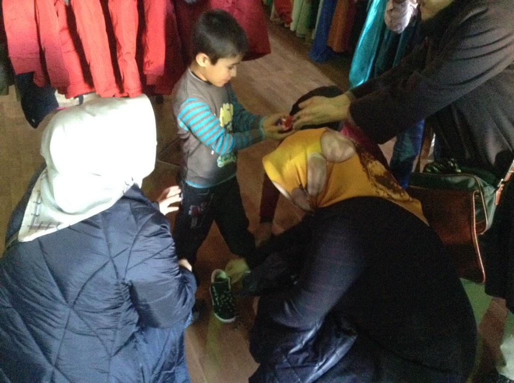 Kadın Kollarımız (@Akkadinistanbul) ekip olarak bugün giyim marketleri ve lojistik merkezimizi ziyaret ettiler.