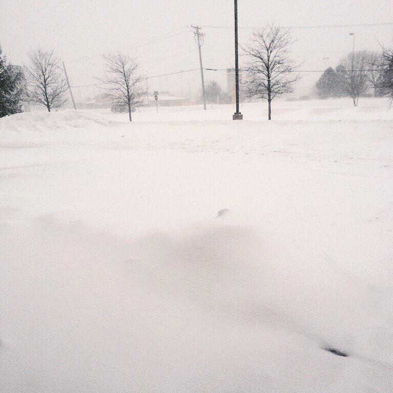 dadcas's tweet photo. @mhonividente #mhoniprediciones #mhonividente2015 #ChicagoBlizzard mucho frío y pronóstico de más nieve para hoy ❄️⛄️ http://t.co/zmuq8SHoH4