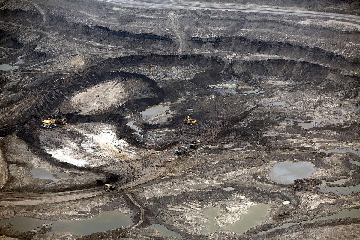 добыча битуминозных песков в канаде. канада добыча. канада добыча. канада добыча. нефтеносные пески канады.