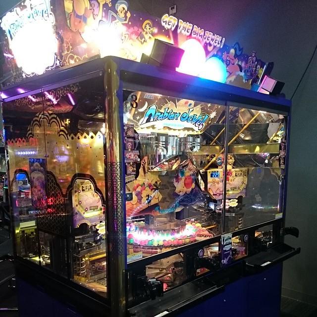 ゲームゾーンr一宮店 メダルゲーム アラビアンジュエルはもうプレイいただけましたか フィールドにジュエル ボール がいっぱい乗ってるのでぽとぽと落としてやって下さい Http T Co Dfzqkxr5wg Http T Co Fwqt1uug8u