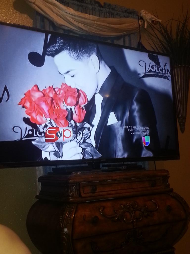 Feliz cumple   happy birthday luis coronel hope you have many more years of life ! Baby  ! Love you   