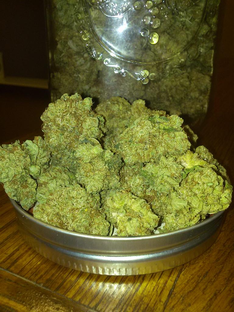 SJ_Fire_House's tweet photo. TRUE OG is our featured strain of the day this 5 time award winner is a complex mix of ( Thai x Pakistani x Chem ). http://t.co/vK0A67sg5b