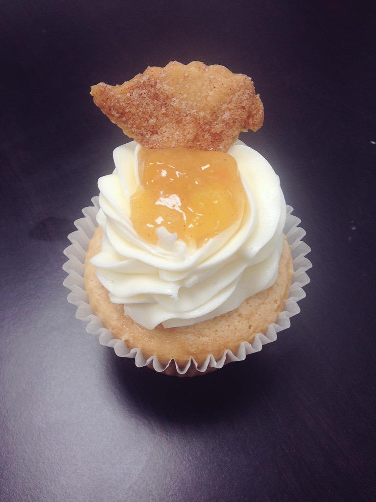 bigdcupcakeco's tweet photo. Come check out our Georgia Peach Pie cupcake before they're all gone! 🍑😋 http://t.co/rqkvdozNvS