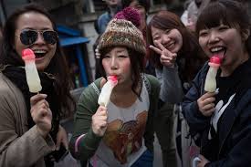 HeladoPolonga's tweet photo. Gracias al intercambio comercial, las Chinas están probando nuestros productos. Helados #Polonga for Export http://t.co/vpN9BLXsFA