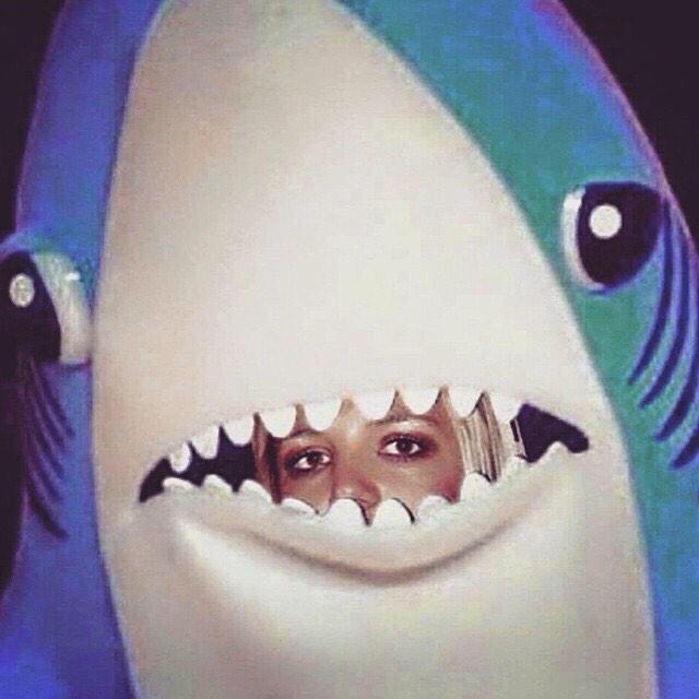Siempre supe quién estaba dentro de las botargas de #KatyPerry #KatyPerrySharks