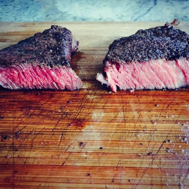 pizzasomm's tweet photo. cast iron vs #sousvide filet #steak (in that order). #edibleexperiments #gadgetry #steakforlunch #nomnomnom http://t.co/EvOF5CrNqe