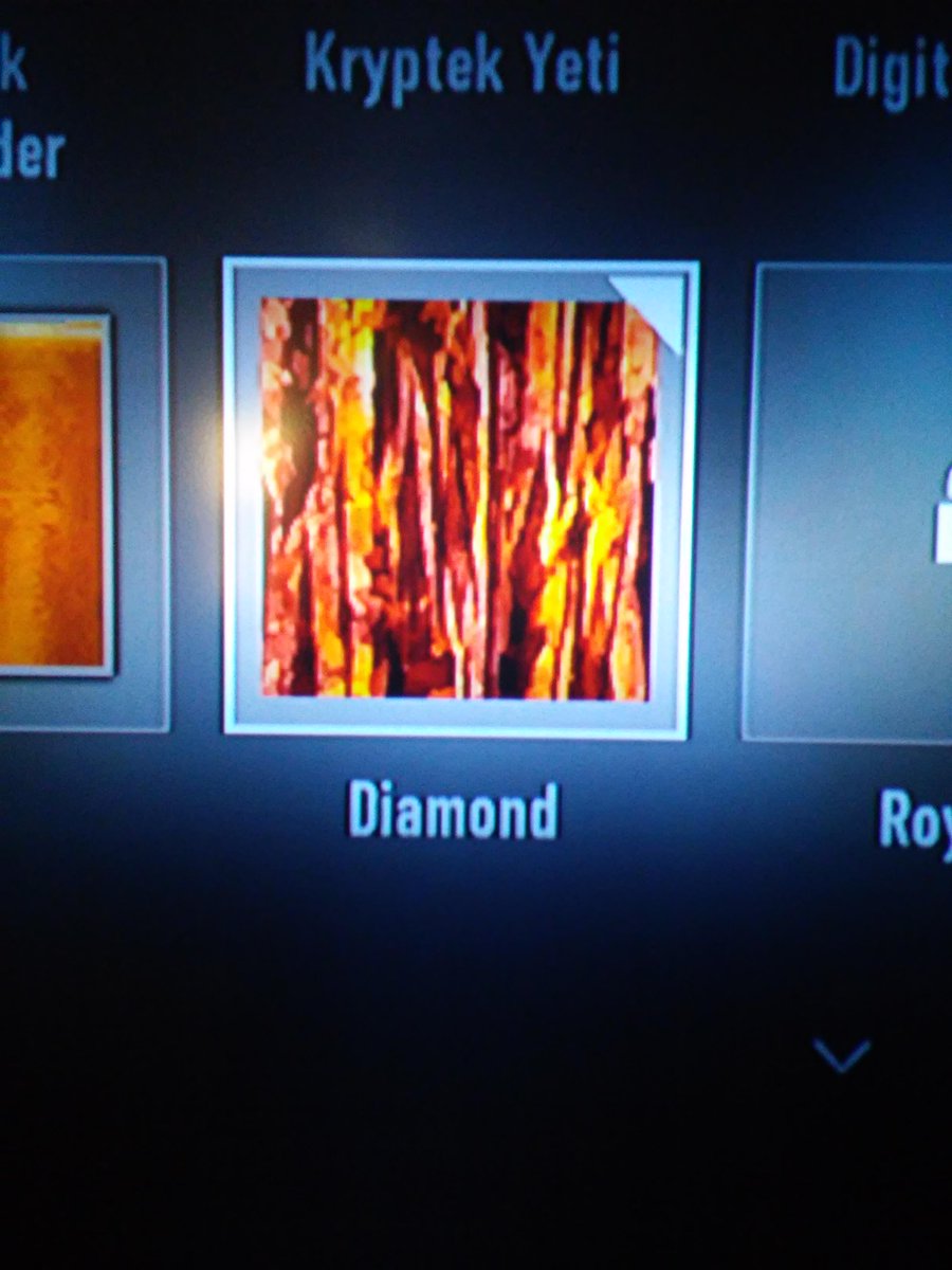 im_crazy5's tweet photo. @OMGitsAliA Ali what is this is this a glitch maybe it is a new camo Idk plz respond with a answer http://t.co/10aJrnbCJ9
