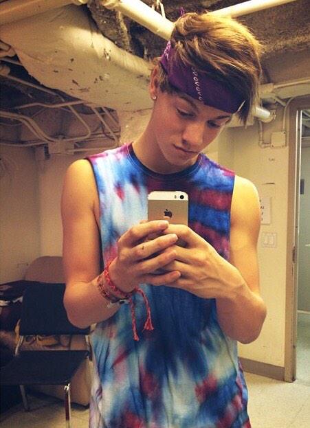 Happy birthday taylor caniff I hope u had a good day sorry I\m late  but happy birthday!!!       