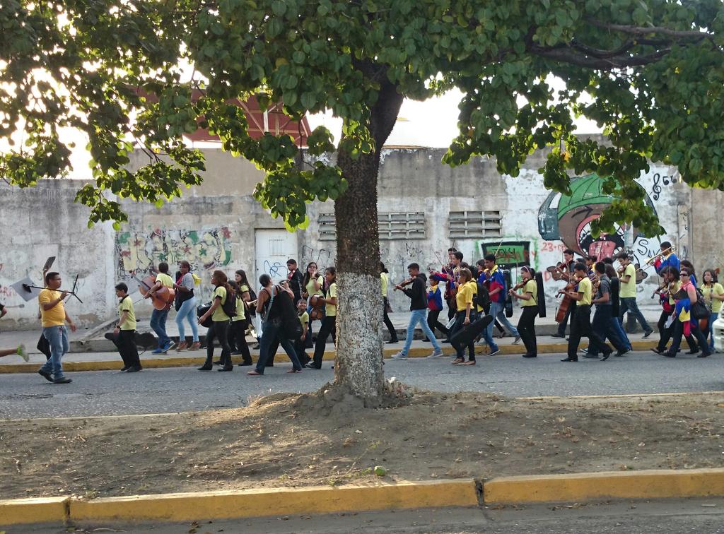 omardbe's tweet photo. #elsistemacumple40 @elsistema @ElSistemaCagua @sanchezp_m de regreso al núcleo http://t.co/TMTZHzYt72