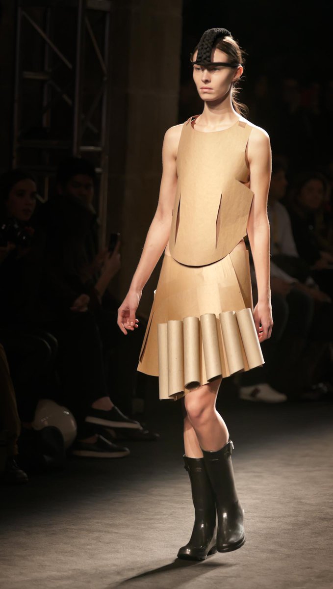 marcsellares's tweet photo. @peremas Gran! @TxellMirasTw , dissenyadora de casa nostre, a @080_bcn_fashion,
fotografies : http://t.co/ITeu45q4gB http://t.co/CLi7f3OHmB