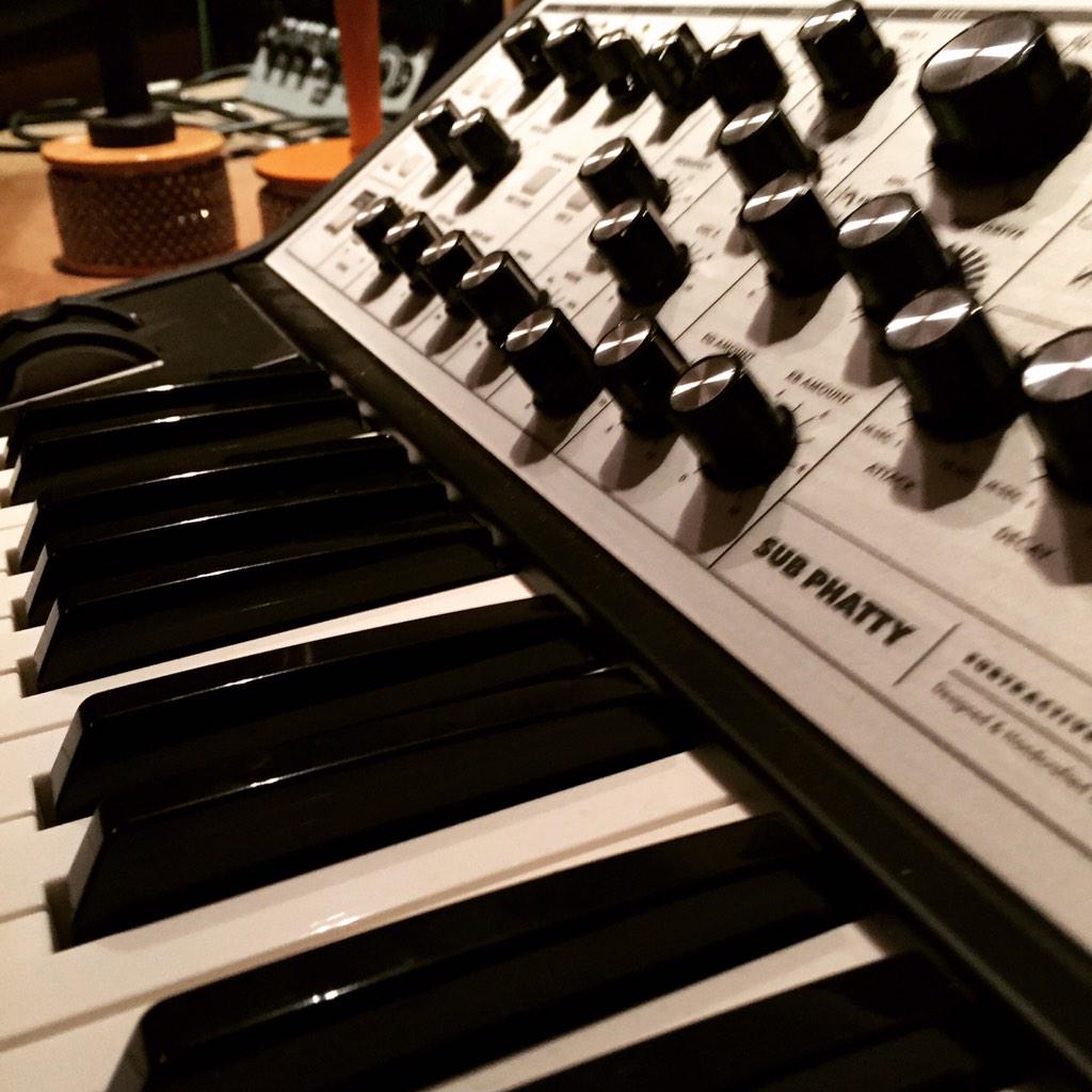 smolface's tweet photo. I Love my toy's👻 #analog #moog #percussion #haddeöptüm #haddeyallah #berlin #beathoavenz #smolface #smoli http://t.co/4OvxF73slU