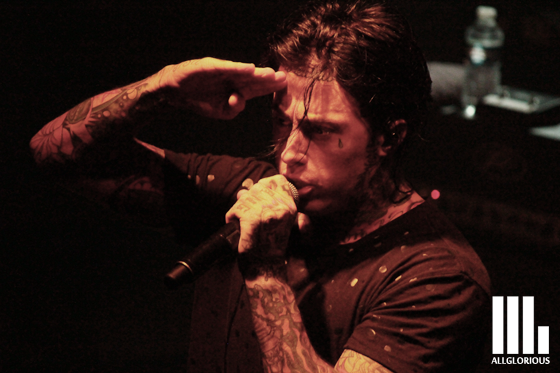 Hier, c'était <a href="/FIROfficial/">Falling In Reverse</a> (<a href="/RonnieRadke/">Ronald</a>) à <a href="/LaMachineParis/">La Machine du Moulin Rouge</a>. #LiveReport bientôt dispo sur Allglorious.com !