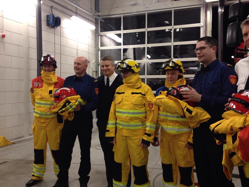 Officiële overhandig nieuwe bluspakken voor bosbrand bestrijding. <a href="/TenCate/">Richard ten Cate</a>  <a href="/112Twente/">112Twente.nl</a> <a href="/Brandweer_NL/">Brandweer Nederland</a>