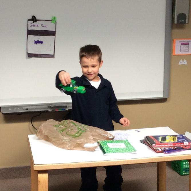 srmwilliford's tweet image. 1st graders learning about stock cars from an expert! #SETTalks @Anniesk @ACSRochester @ACStudentTeach