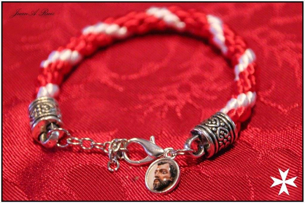 JARuiz_74's tweet photo. A la venta los nuevos recuerdos sanjuanistas. Interesados: a la Hdad. Pulsera trenzada con imagen de #SJBTA de #SJDP http://t.co/v9h96DfKrf
