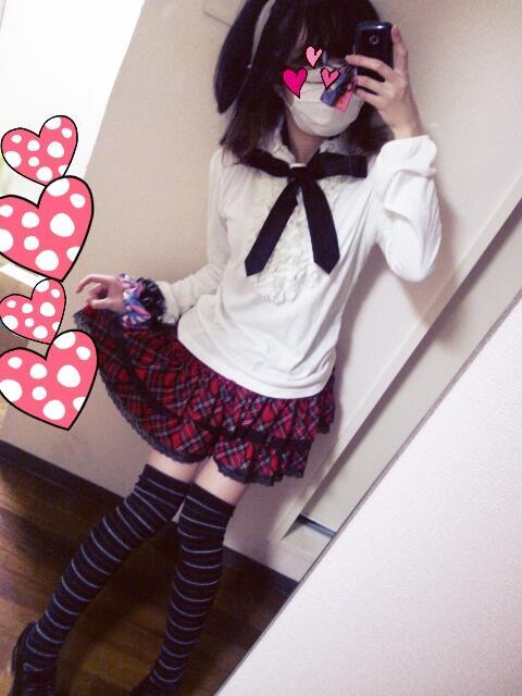 女子ってめんどくさい オタサーの姫気質 触角 前髪ぱっつん めがね フリルブラウス リボン 不自然なリストバンド フリルスカート 黒赤白コーデ ニーハイ 厚底ローファー 身長147センチ体重38キロ チビって言うな 寂しい しにたい