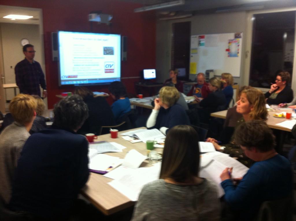DosGmr's tweet photo. Vanavond de eerste avond basiscursus MR http://t.co/bhEwMXe2xN