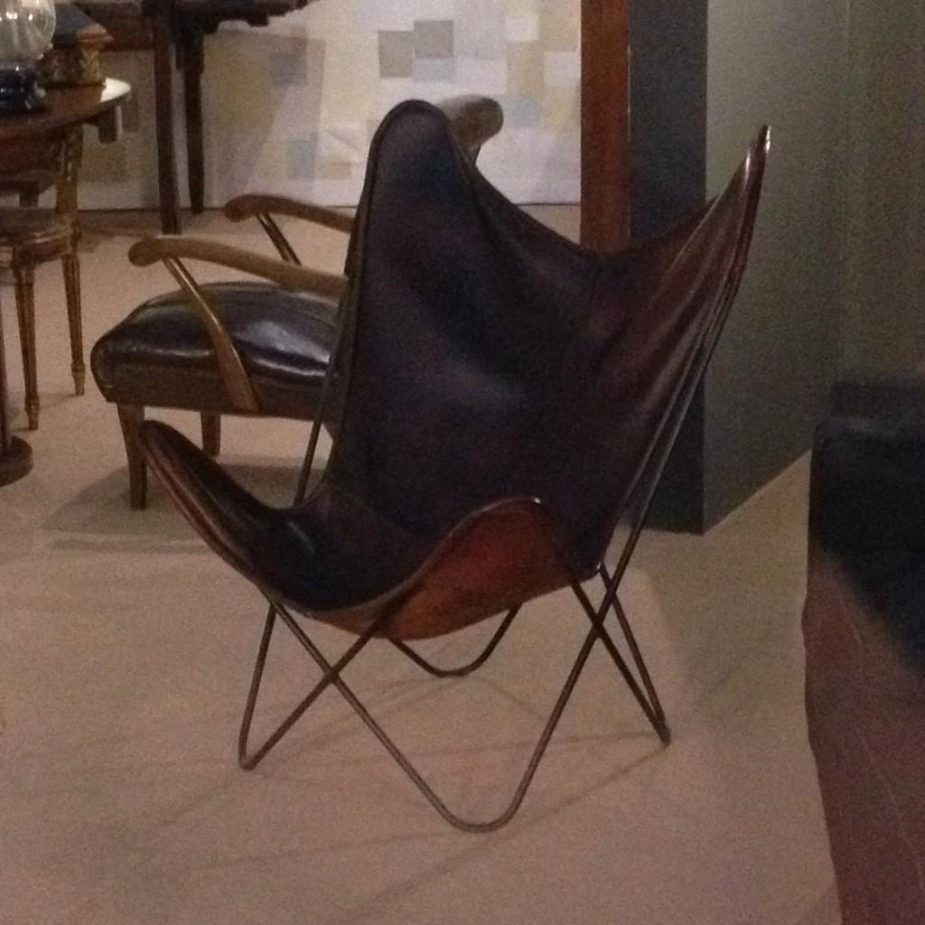 decorativo_'s tweet photo. Poltrona BKF o Butterfly del Grupo Austral @CondeDuqueMAD #MACMadrid http://t.co/iBYONuDrkh