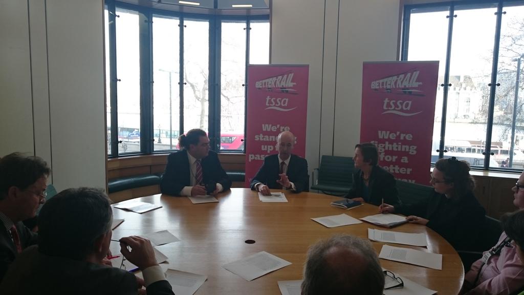 Valentine_Alan's tweet photo. .@NiaGriffithMP Thnks for the support in fighting FGW union busting and cuts to passengers services @TSSAunion http://t.co/aJm4ztqsGu