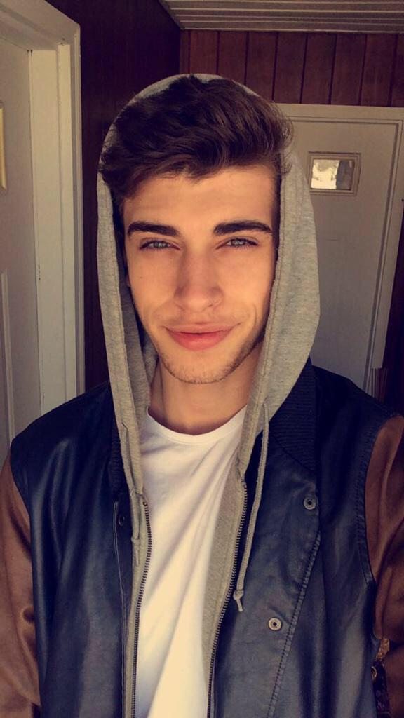 FlexingOnU's tweet photo. follow me for a followback fav when done 👀 http://t.co/dgbmMWi6bB