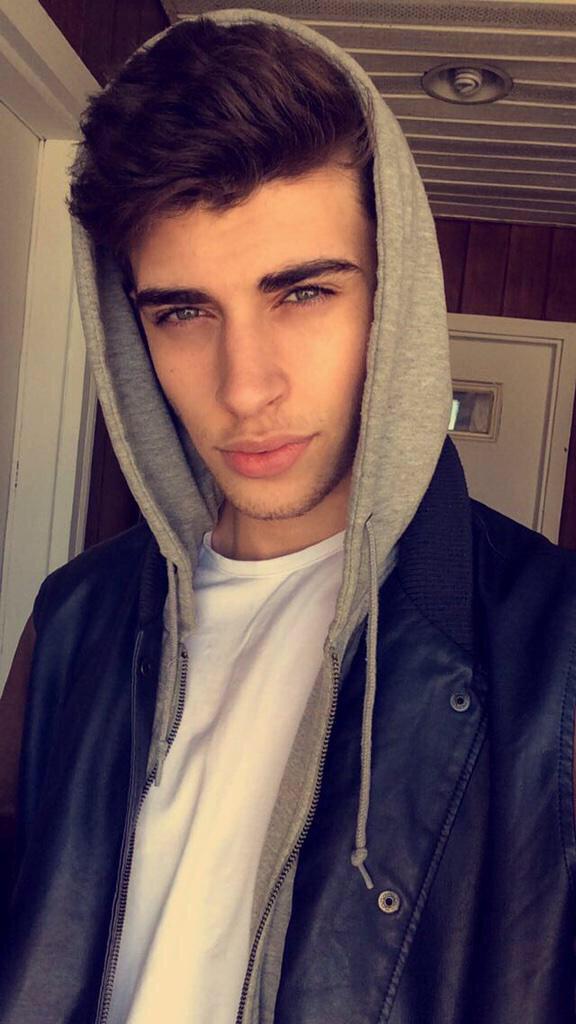 FlexingOnU's tweet photo. follow me for a followback fav when done 👀 http://t.co/dgbmMWi6bB