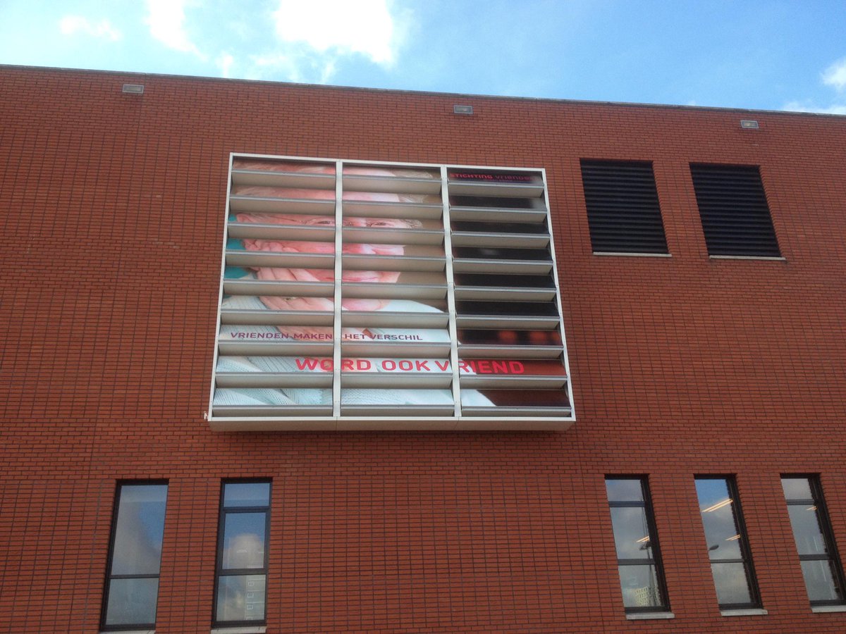 CassandraVugts's tweet photo. Launch van #cablean slimme milieuscherm bij @spark_campus partner #JBZ - luchtzuivering stroomopwekking. http://t.co/vzL6F9vMBv