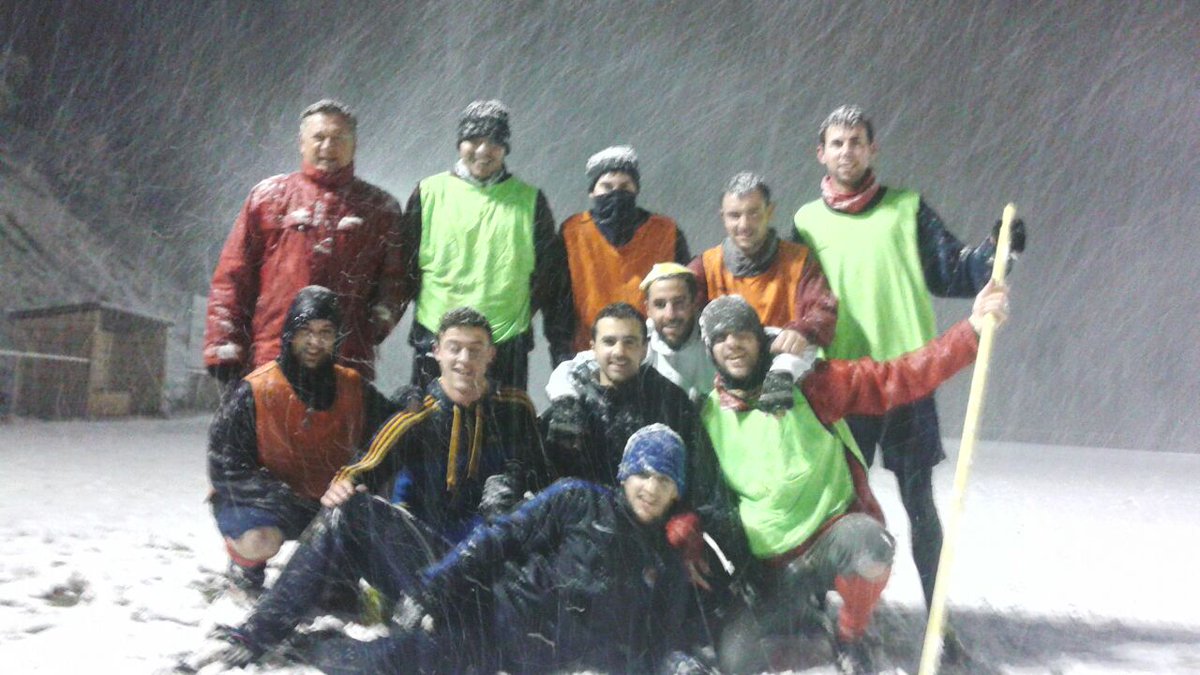 futbolclic's tweet photo. Parece que nuestros equipos se lo han pasado bien entrenando con nieve... Ahí va cómo lo han disfrutado los del Sesma http://t.co/QygifYZ1gY