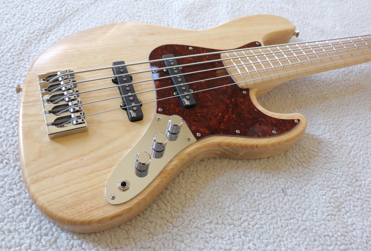 aguilaramp's tweet photo. This Devon J5 bass with #AG4J60 pickups is on its way to its lucky owner! #Aguilar #Aguilaramp #DevonGuitars #OBP3 http://t.co/5XJIooWDIg