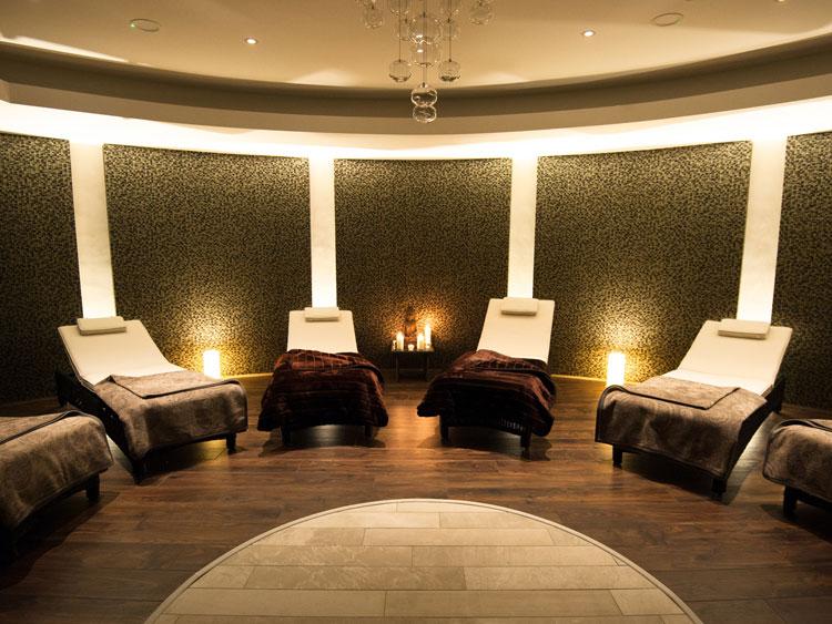 #RT to win a Couples Spa Retreat in the <a href="/Killyhevlin/">Killyhevlin Hotel</a> Spa - Be sure to use hashtags #FermanaghHour #KillyhevlinSpa