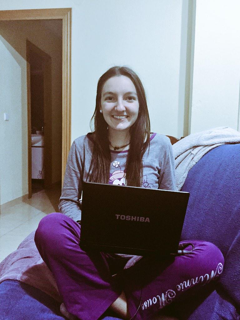 amee05's tweet photo. La señora Holmes descubre muchas cosas 🍩🍩 @8martaa8 http://t.co/XgOrfbndgg