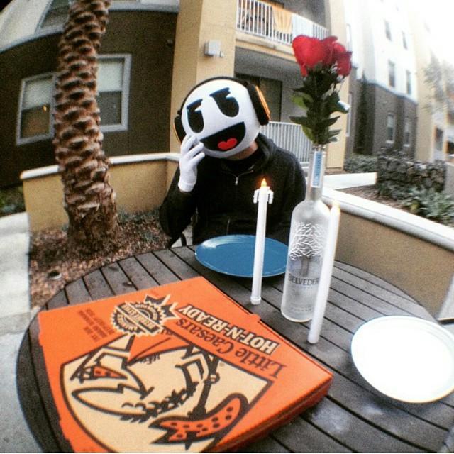 EmazingLights's tweet photo. Looks like Mr.Dankhead is out on special date with @gemmajaneee ๐ #Emazinglights #Gloving #Lightshows #DankHead #Sโฆ http://t.co/OsdAW2qNhD