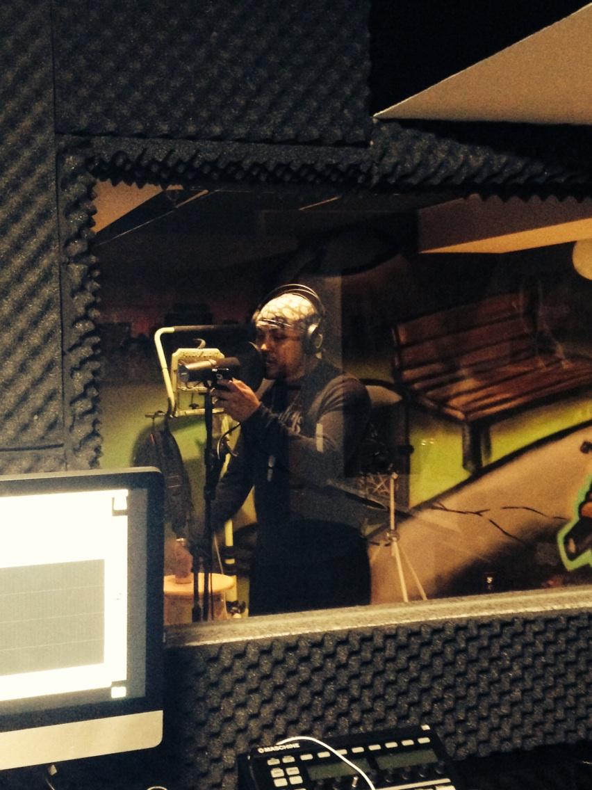zillaillish's tweet photo. @1_Prez_P in the booth #goosebumpmusic http://t.co/z1Q1PqPfm0