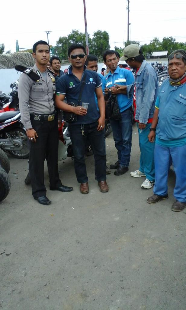 treze31's tweet photo. Pengamanan demo mogok kerja d PT.PDSU http://t.co/uqyubjh0g8