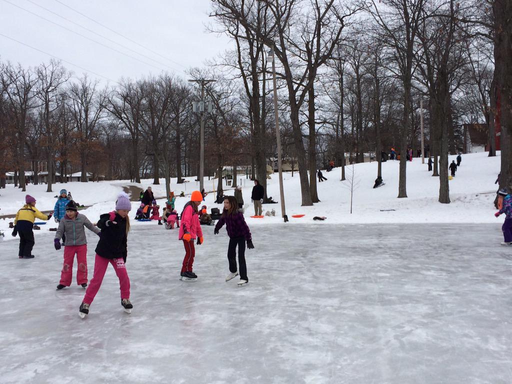 Turtle_Lake's tweet photo. 3rd, 4th, and 5th graders skating and sledding after the 2nd quarter! #LakerPride #winterfun #rewardday http://t.co/QwRAnzz0kq