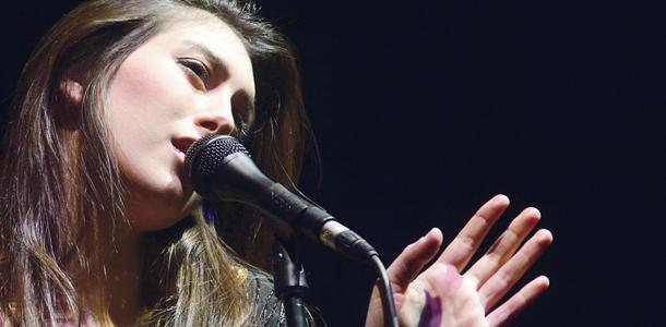 EFSCbelarus's tweet photo. #TourDiary | Elif, Minsk Arena'da EFSC hayranları ile buluştu! Belarus halkının konsere olan ilgisi yüksekti. http://t.co/R1p8PwHLEF