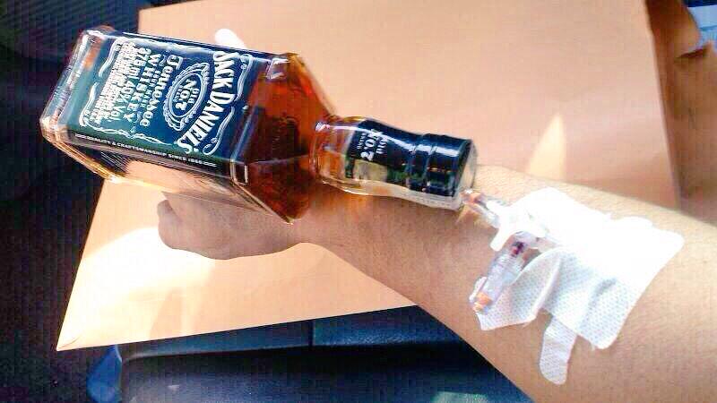 alforcea's tweet photo. Resumenn de nuestro carnavall (bombay)☝️😍💖🍻🍻➡️🏥🎭🎭 @marta_arriaga6 http://t.co/R8EZlbZAc4